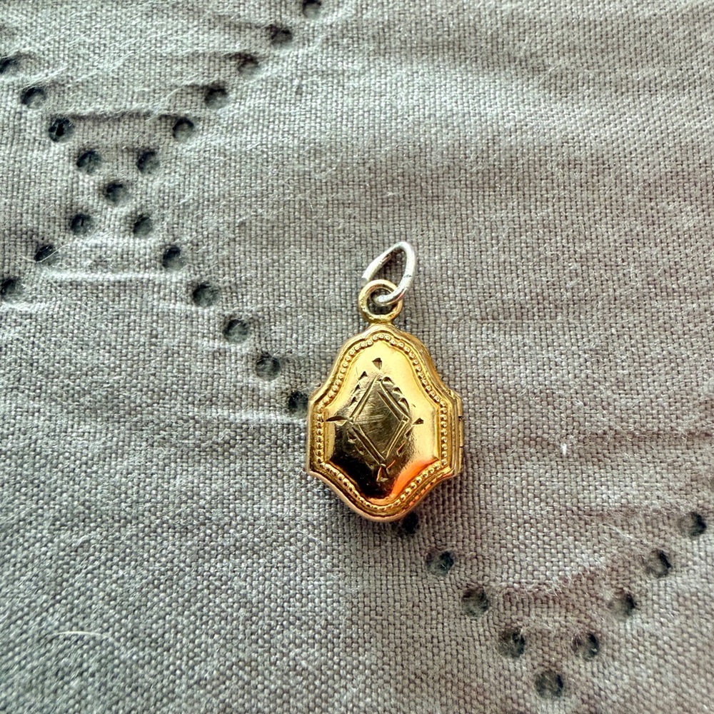 Vintage Tiny 12k plated Gold Locket